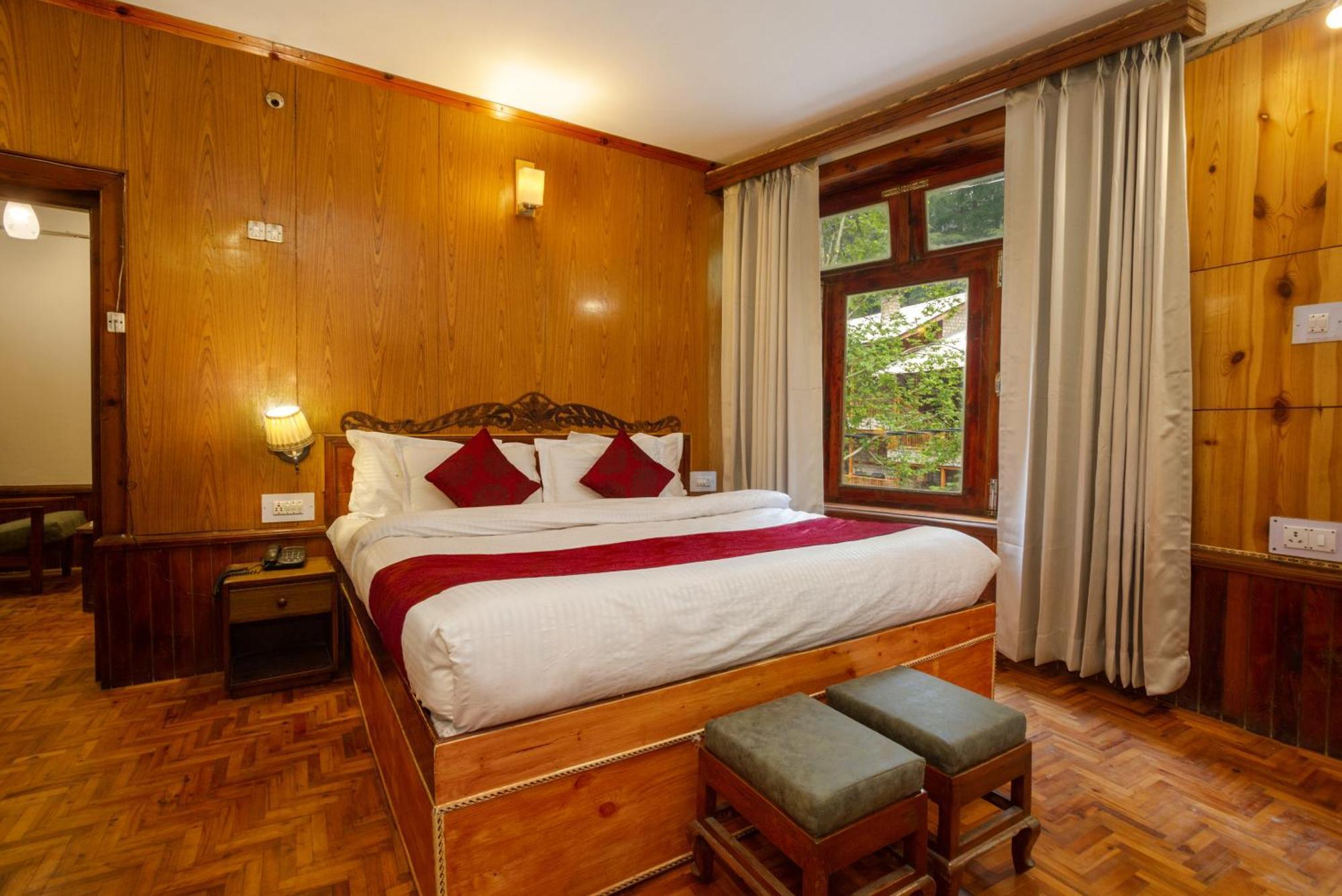 Holiday Home International -Vivaan Stays Manāli Exterior foto